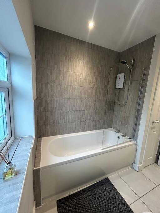 Luxury Countryside Stay - Waters Upton, Telford Extérieur photo