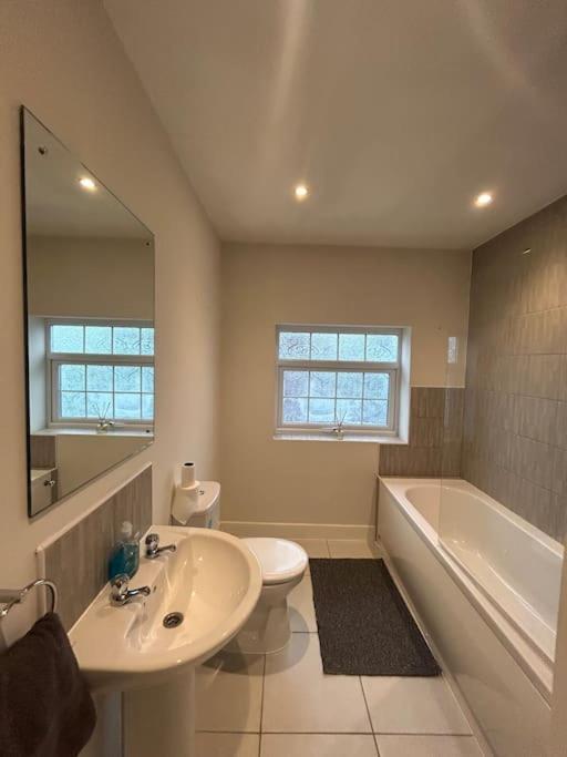 Luxury Countryside Stay - Waters Upton, Telford Extérieur photo