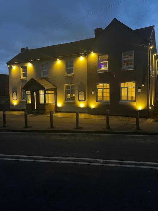 Luxury Countryside Stay - Waters Upton, Telford Extérieur photo