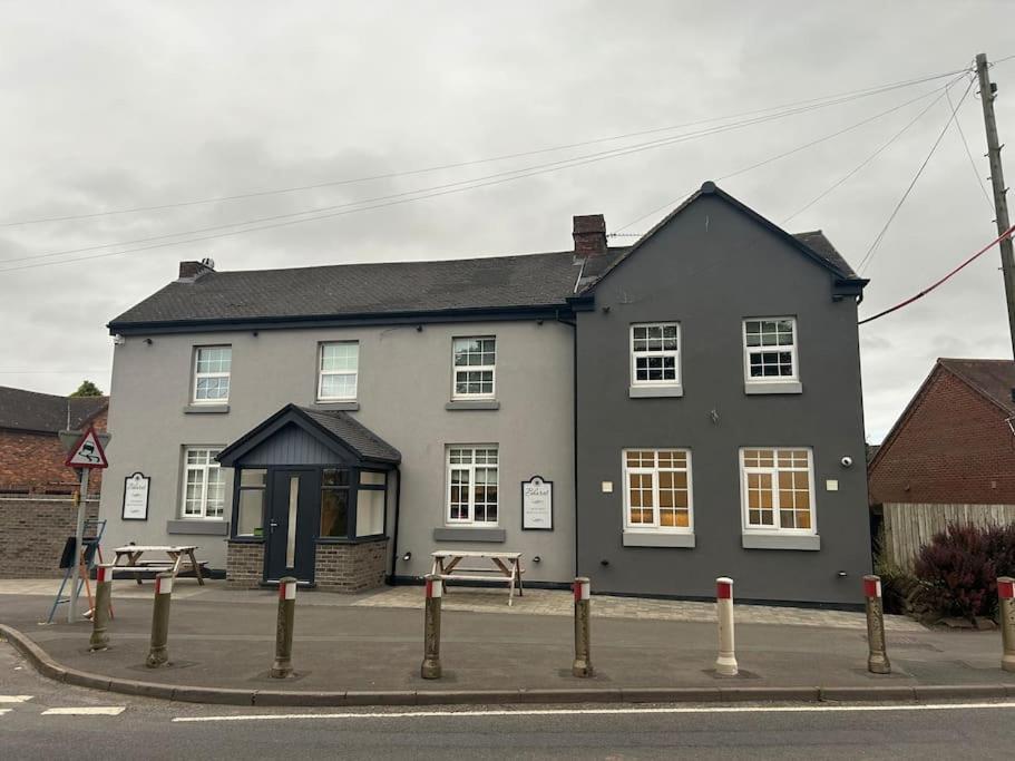 Luxury Countryside Stay - Waters Upton, Telford Extérieur photo